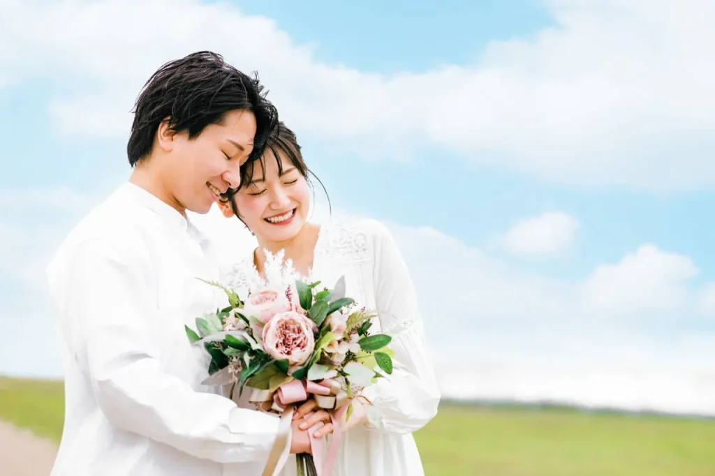 結婚するカップル