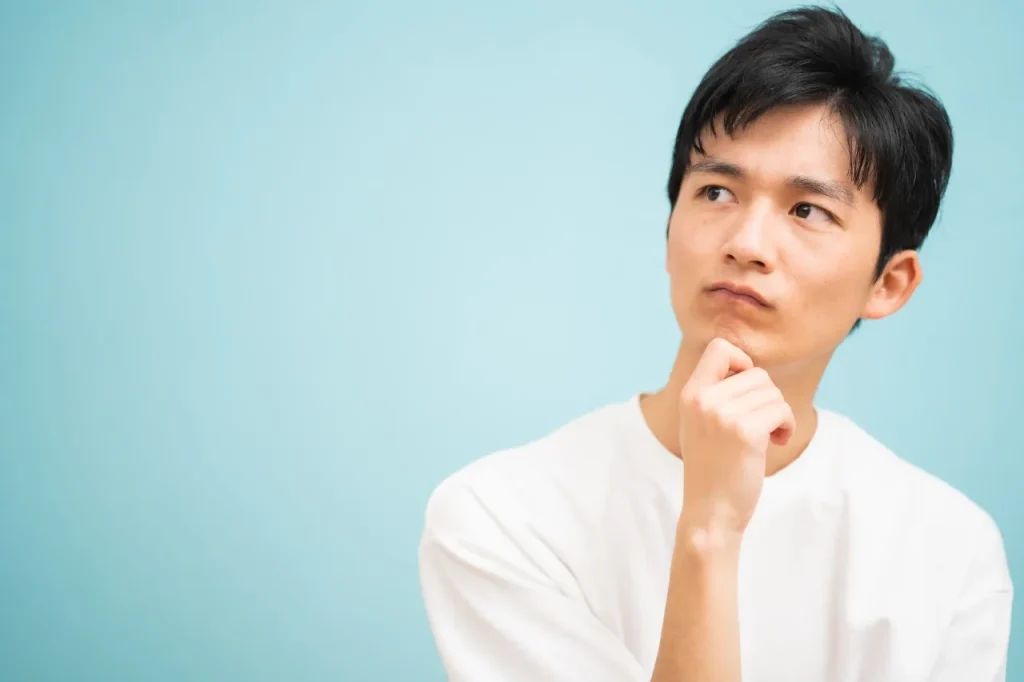 考える男性