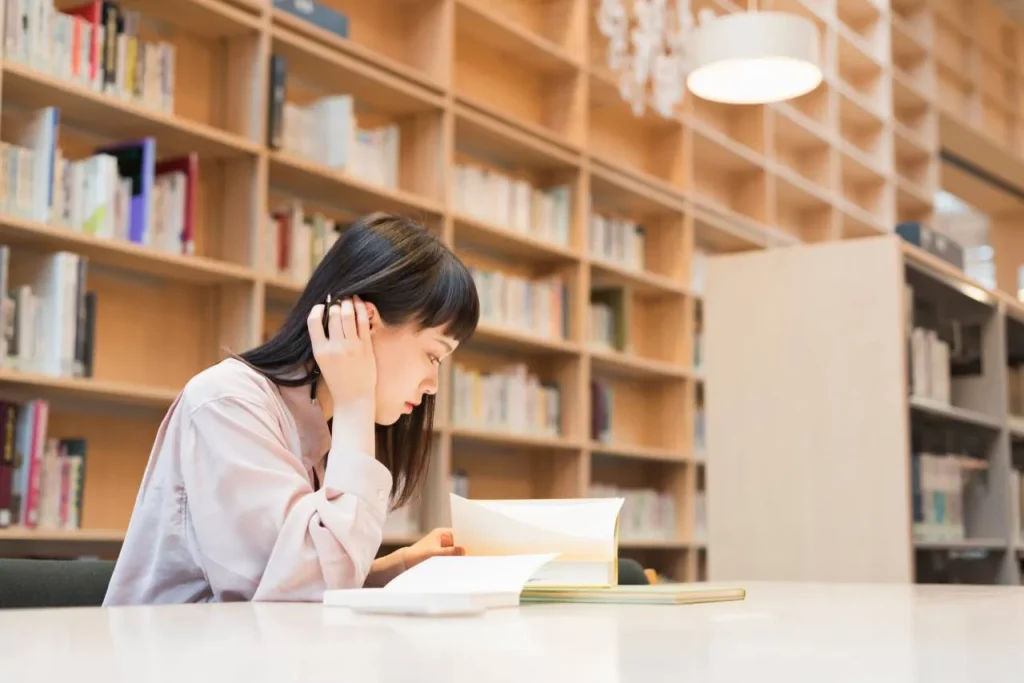 そもそも図書館に通うのはどんな人？